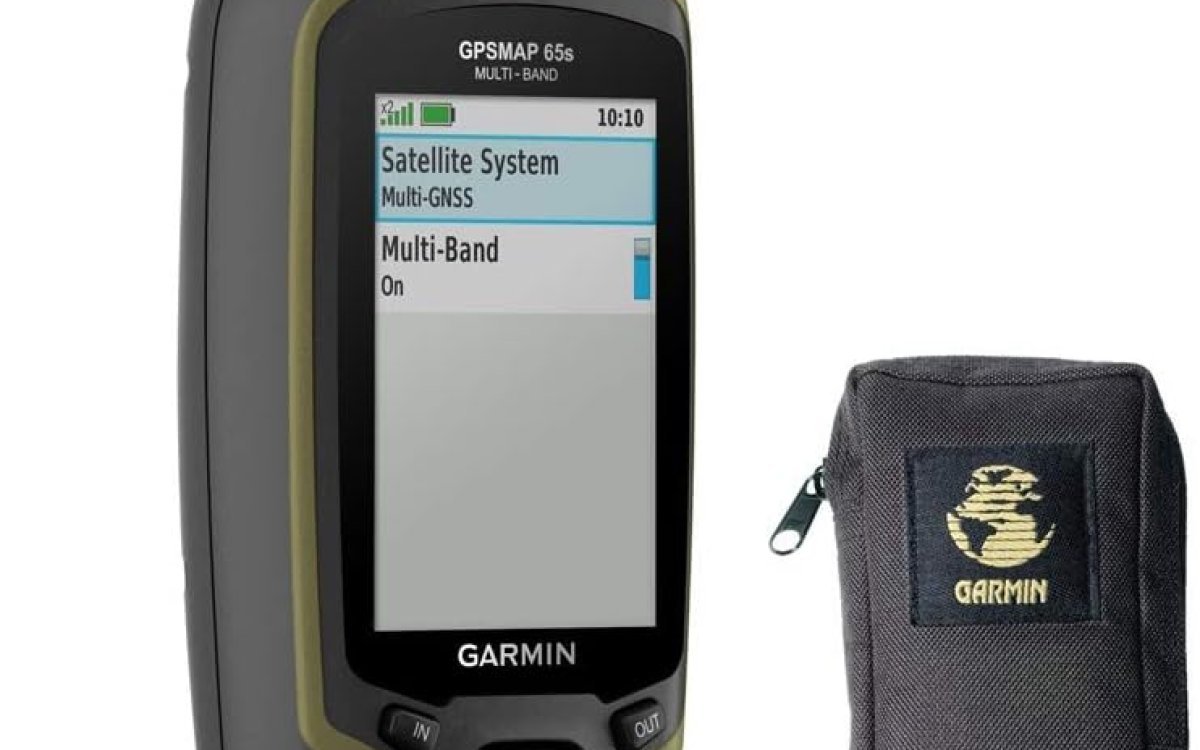 Garmin GPSMAP 65s - Portable Outdoor GPS Navigation Device - with Carry Case